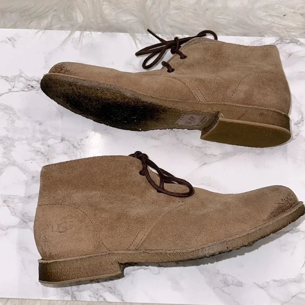 UGG Men's Brown Suede Chukka Boots size 8